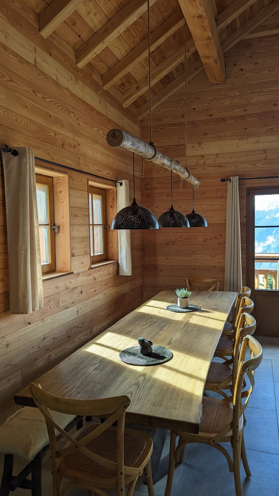 Chalet La Boutame - Villard-Reculas Alpe d’Huez Grand Domaine - Grande table à manger conviviale orientée plein sud